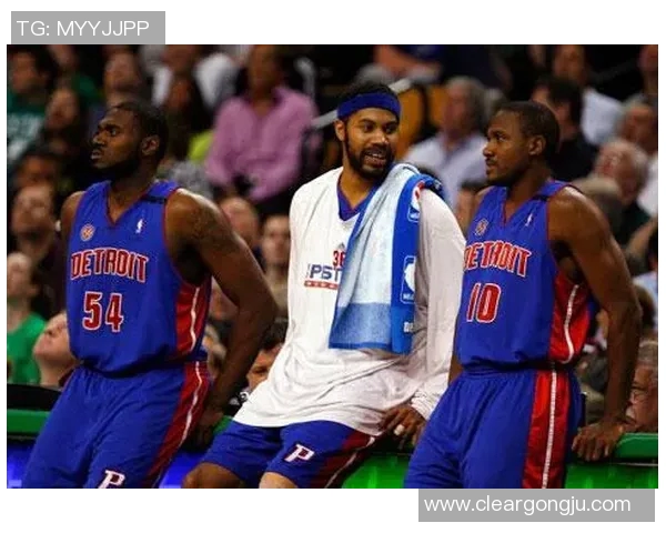 凯尔特人与汉密尔顿的激烈对决展现篮球魅力与团队精神