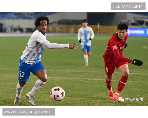 克鲁斯与普马斯激战正酣球迷期待精彩对决与绝妙进球 克鲁斯与普马斯激战正酣球迷期待精彩对决与绝妙进球